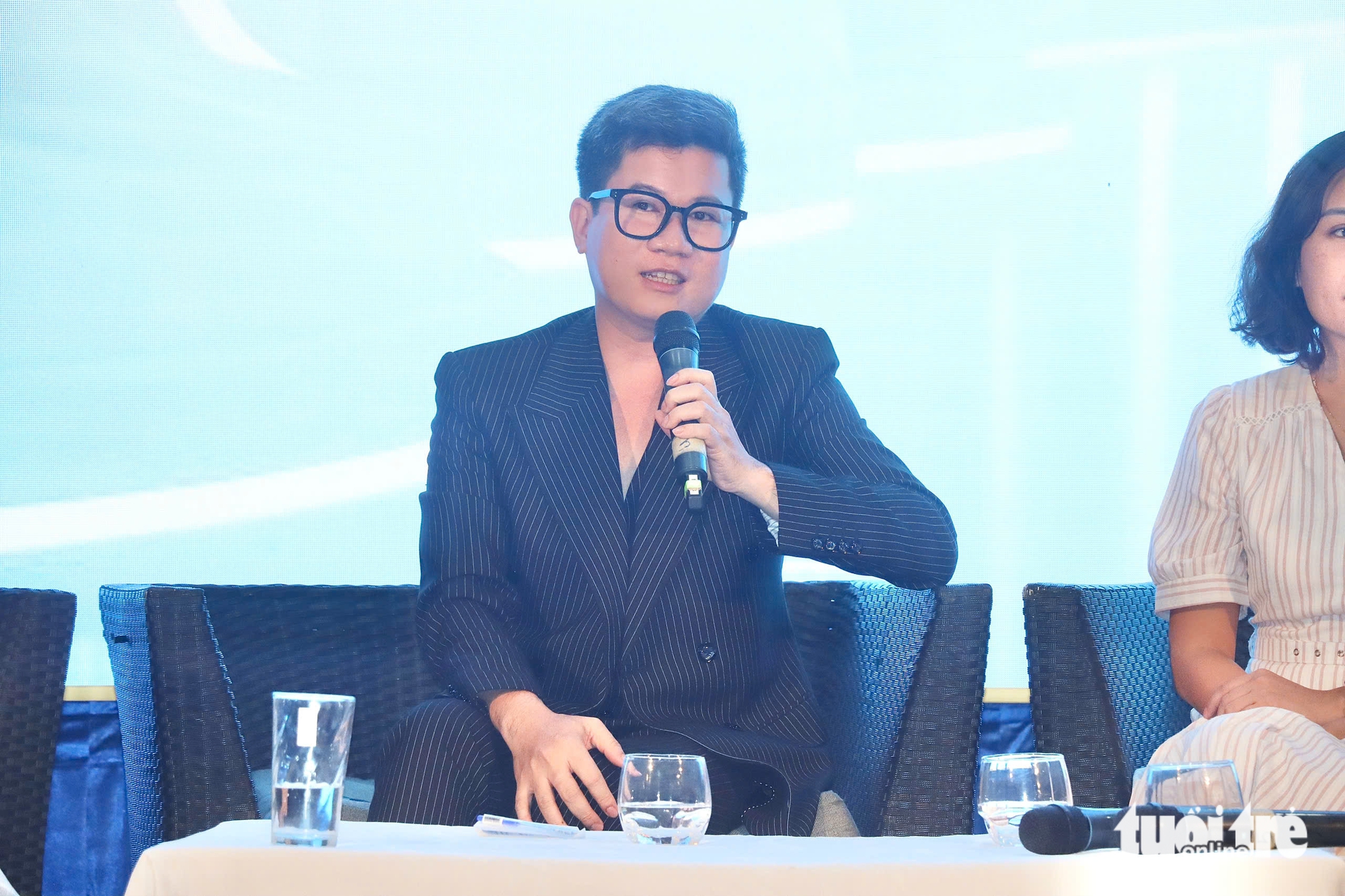 AI lên ngôi, sinh viên học cách trả lời 'Tôi là ai' như thế nào?- Ảnh 3. AI lên ngôi, sinh viên học cách trả lời 'Tôi là ai' như thế nào?- Ảnh 3.