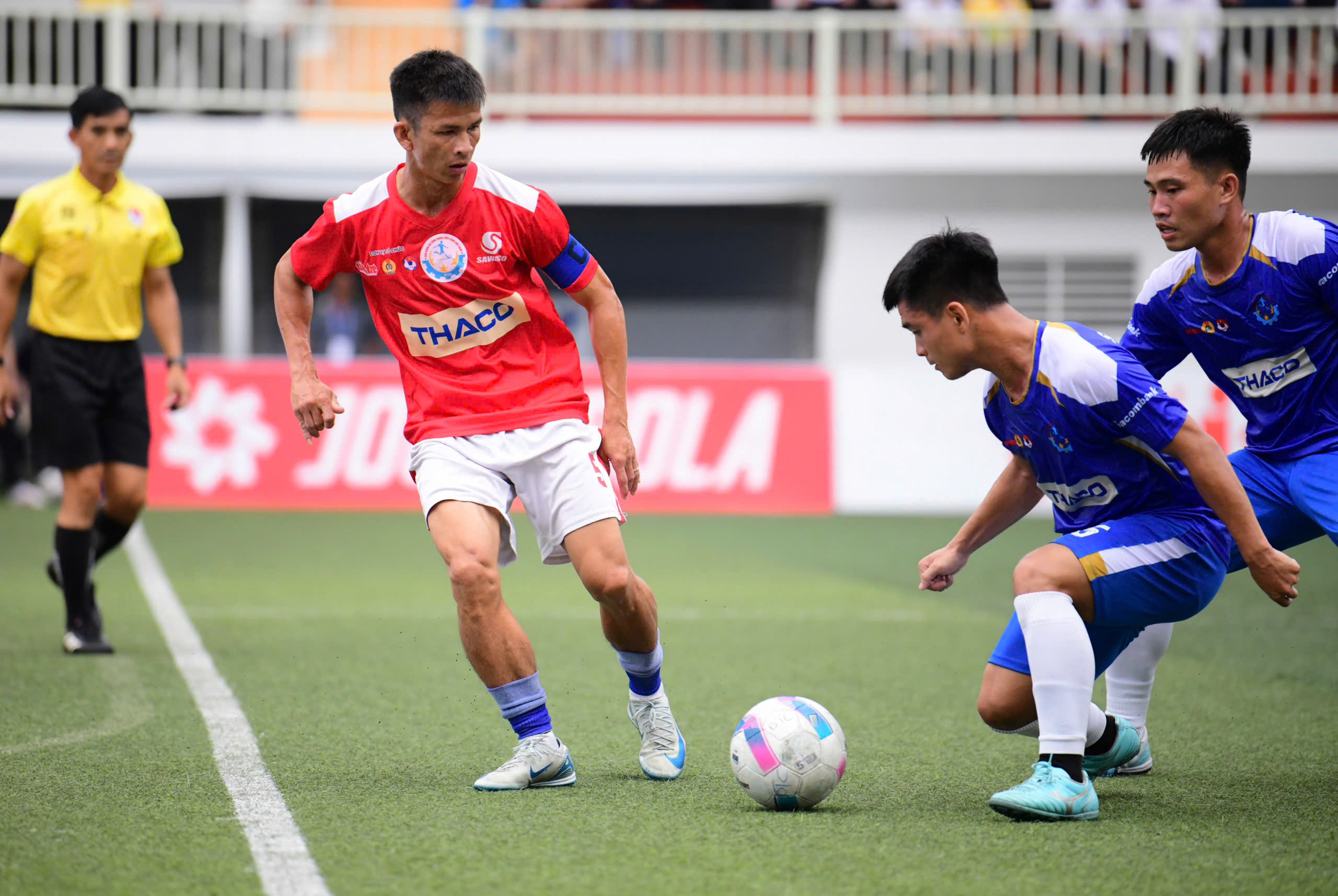 bóng đá công nhân - Ảnh 1.