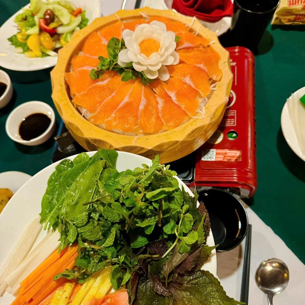 Bát cơm giá 30.000 đồng ở Sa Pa khiến nhóm khách Philippines ngỡ ngàng - 2