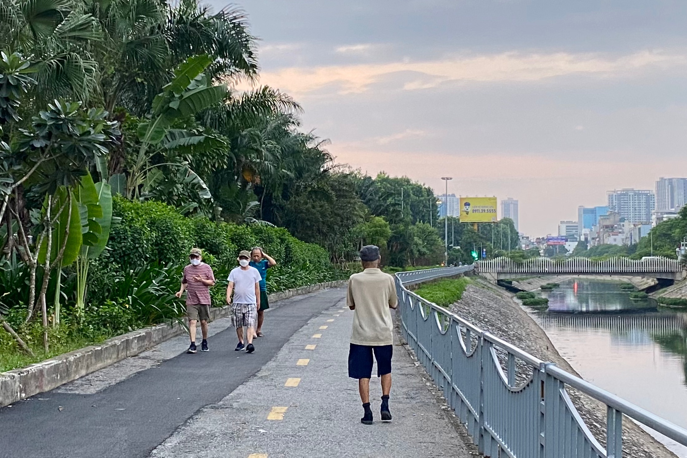 Tuyến đường xe đạp đầu tiên ở Hà Nội: Vì sao vắng bóng người?- Ảnh 2.