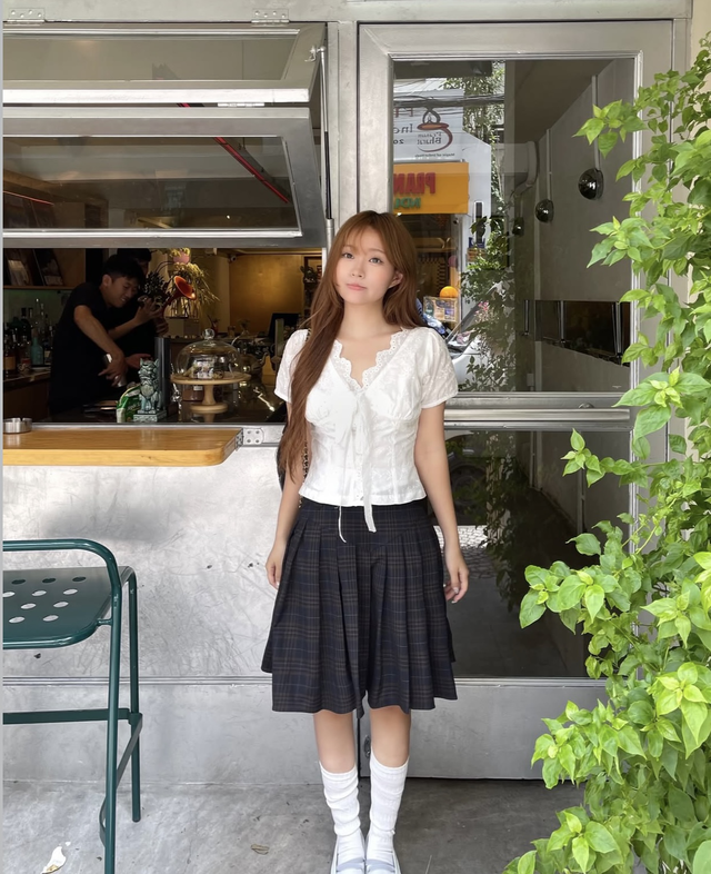 Đón đầu xu hướng thời trang hiện đại với váy lửng- Ảnh 6. Đón đầu xu hướng thời trang hiện đại với váy lửng- Ảnh 6.