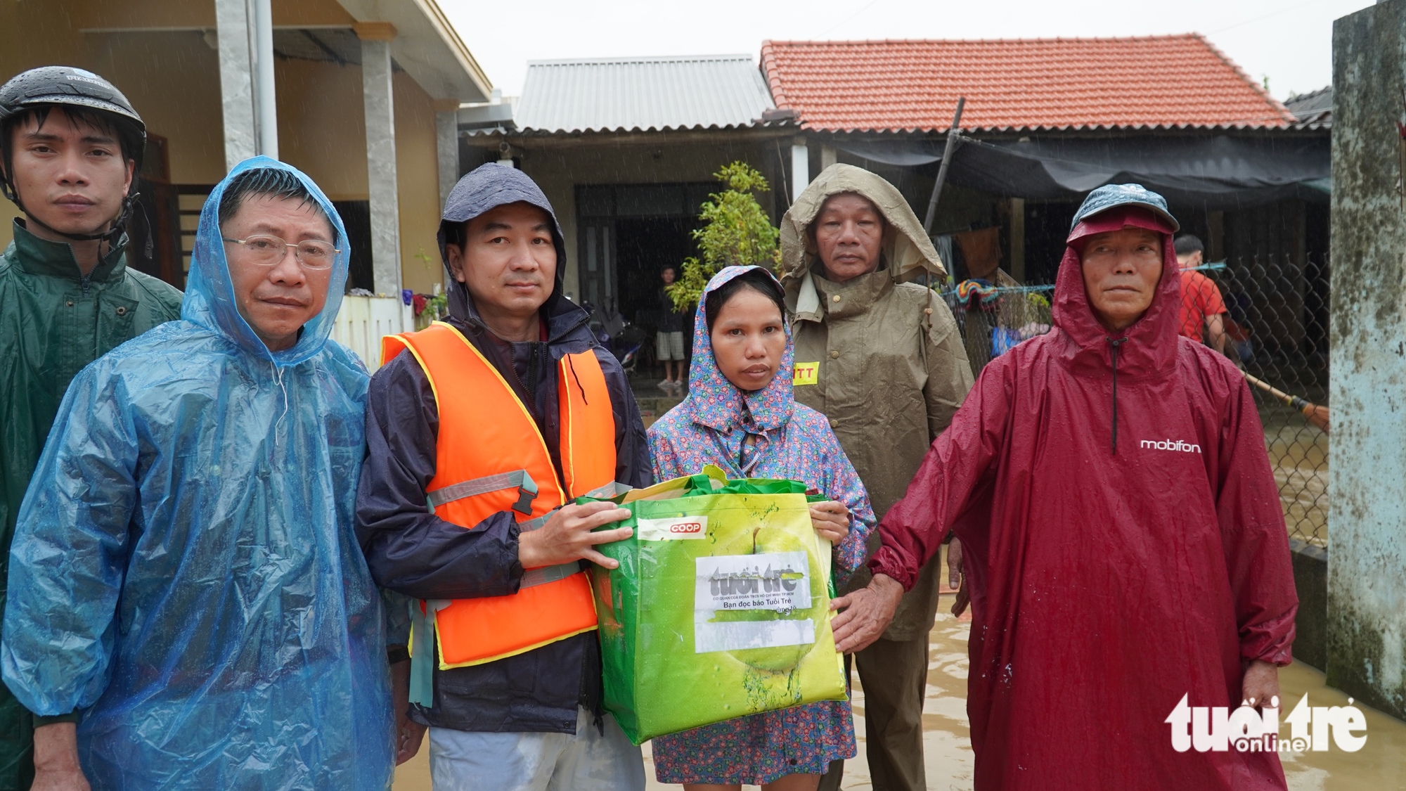 cứu trợ - Ảnh 5.