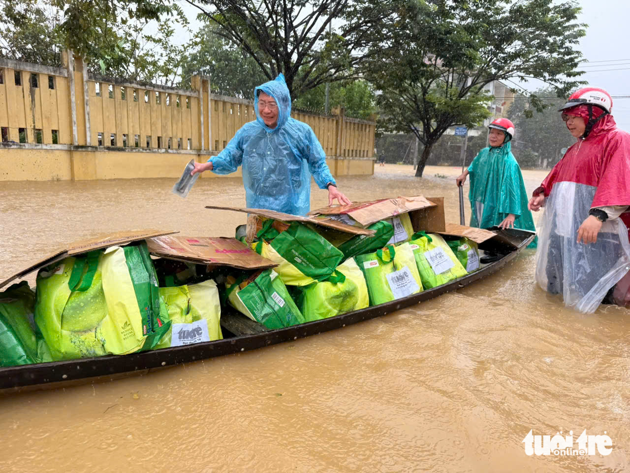 cứu trợ - Ảnh 4.