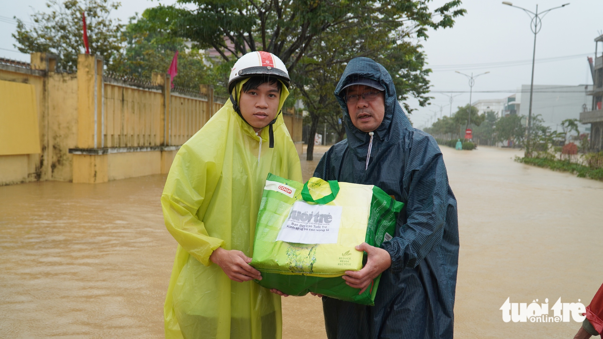 cứu trợ - Ảnh 6.