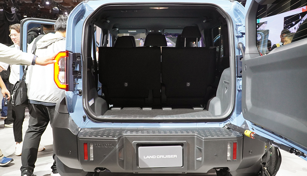 Toyota Land Cruiser FJ xuất hiện tại Japan Mobility Show 2025, chốt ngày về Việt Nam - Ảnh 10.