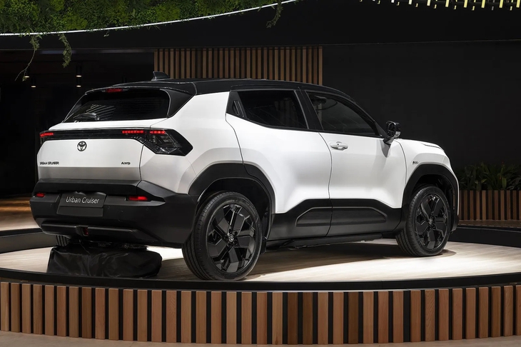 Hai mẫu xe điện Toyota rộng cửa về Việt Nam, kỳ vọng giá bán tốt 4 Toyota - Ảnh 5.
