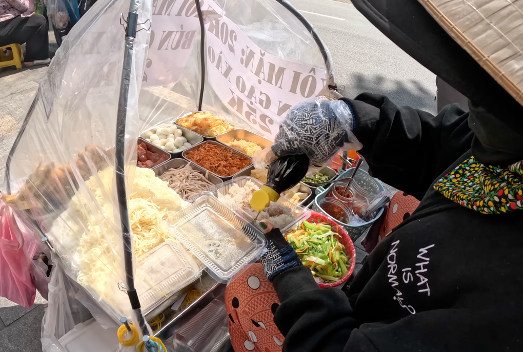 Cặp đôi Thổ Nhĩ Kỳ dành 24 tiếng ăn 10 món đường phố dưới 1 USD ở TPHCM - 2