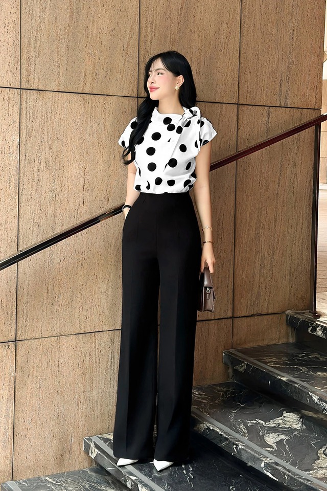 Họa tiết chấm bi 'tái xuất' giúp nàng thanh lịch ở mọi nơi 2 Họa tiết chấm bi 'tái xuất' giúp nàng thanh lịch ở mọi nơi - Ảnh 2.