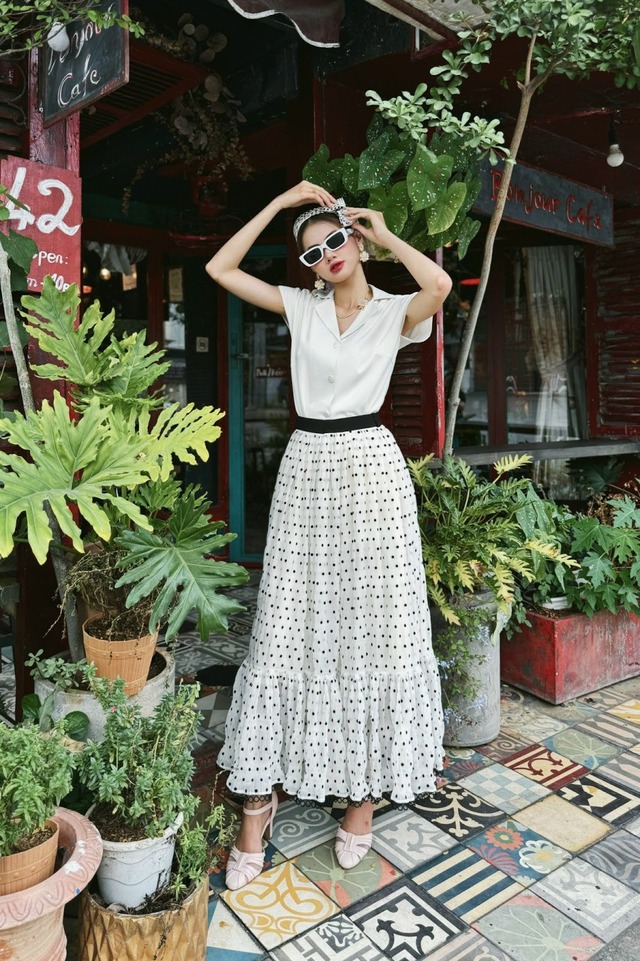 Họa tiết chấm bi 'tái xuất' giúp nàng thanh lịch ở mọi nơi 5 Họa tiết chấm bi 'tái xuất' giúp nàng thanh lịch ở mọi nơi - Ảnh 5.