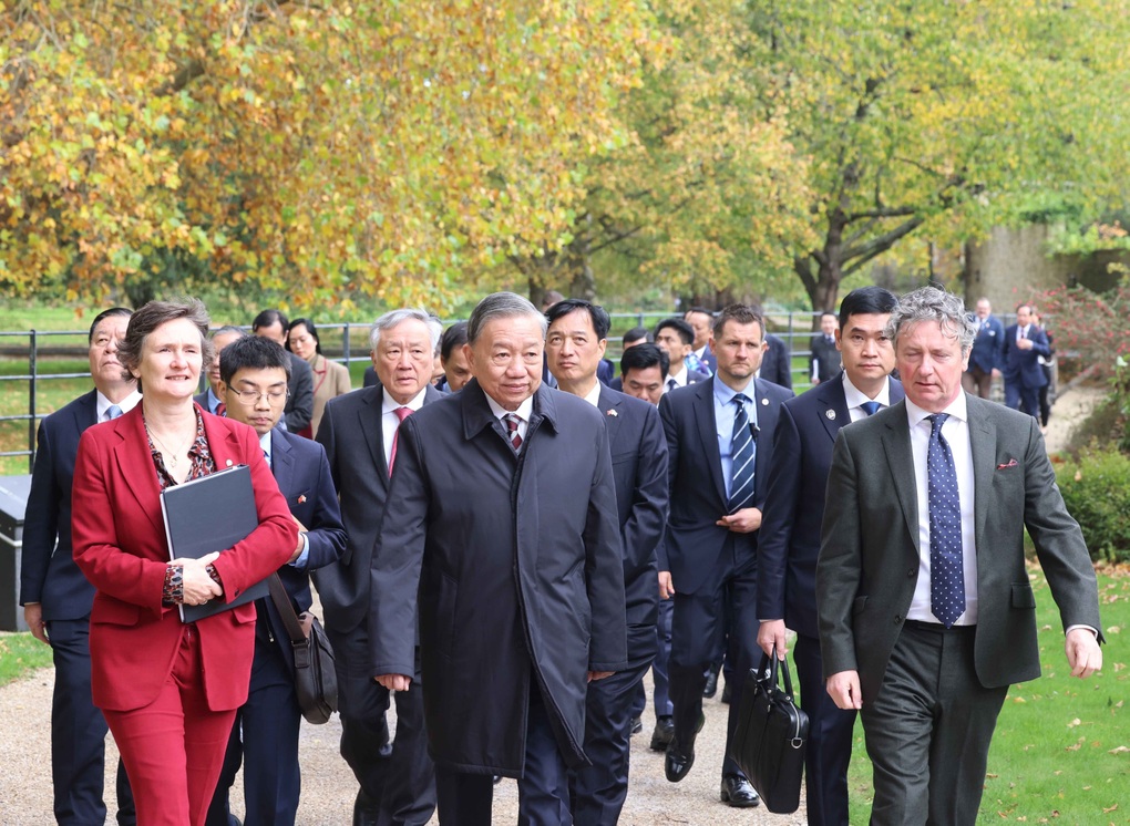 Tổng Bí thư: Đặt con người ở vị trí trung tâm của mọi chiến lược phát triển - 2