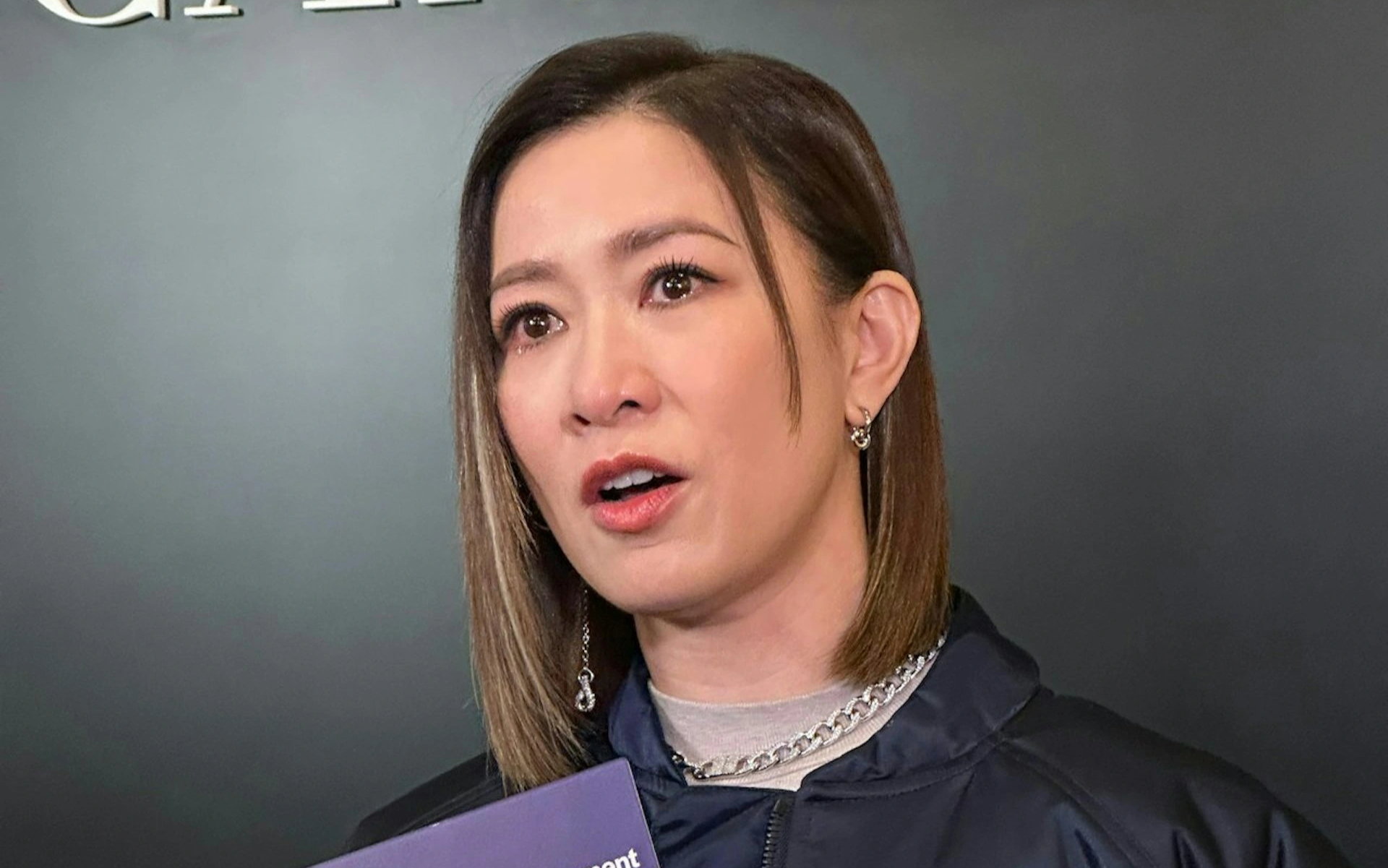 Xa Thi Mạn và loạt nghệ sĩ Hồng Kông bùi ngùi tưởng nhớ Hứa Thiệu Hùng 2 Xa Thi Mạn và loạt nghệ sĩ Hồng Kông bùi ngùi tưởng nhớ Hứa Thiệu Hùng - Ảnh 2.