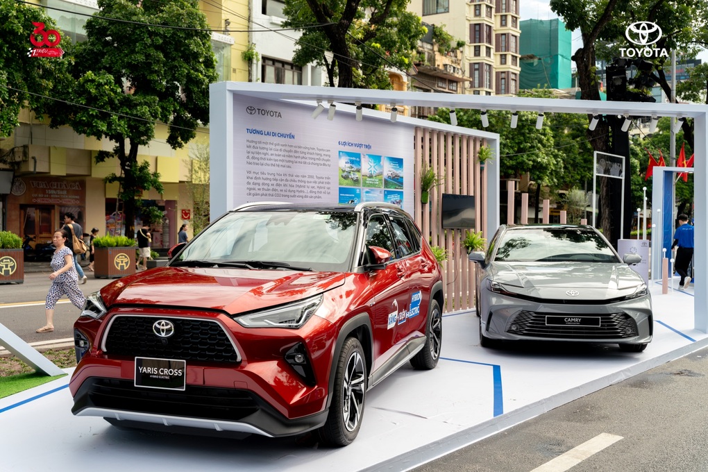 Hàng loạt ưu đãi tháng 10, mua Toyota Hilux được hỗ trợ ngay 50% thuế trước bạ - 3