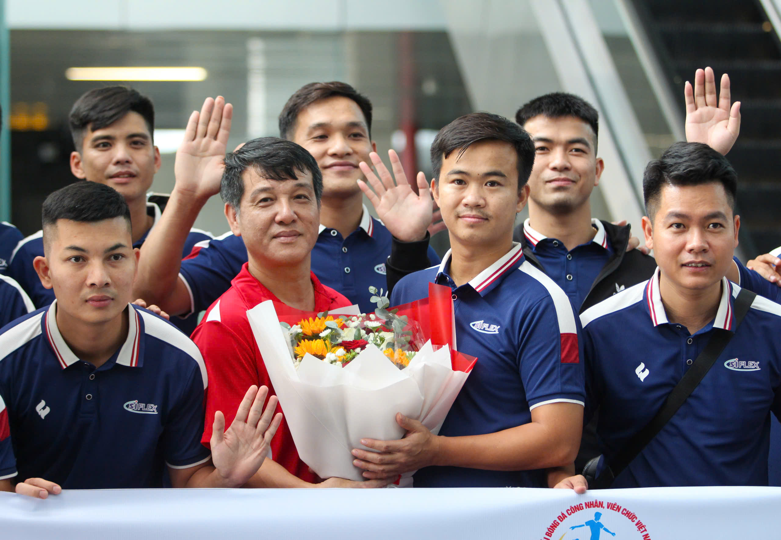 Các đội bóng đến TP.HCM tham dự vòng chung kết - Ảnh 3.