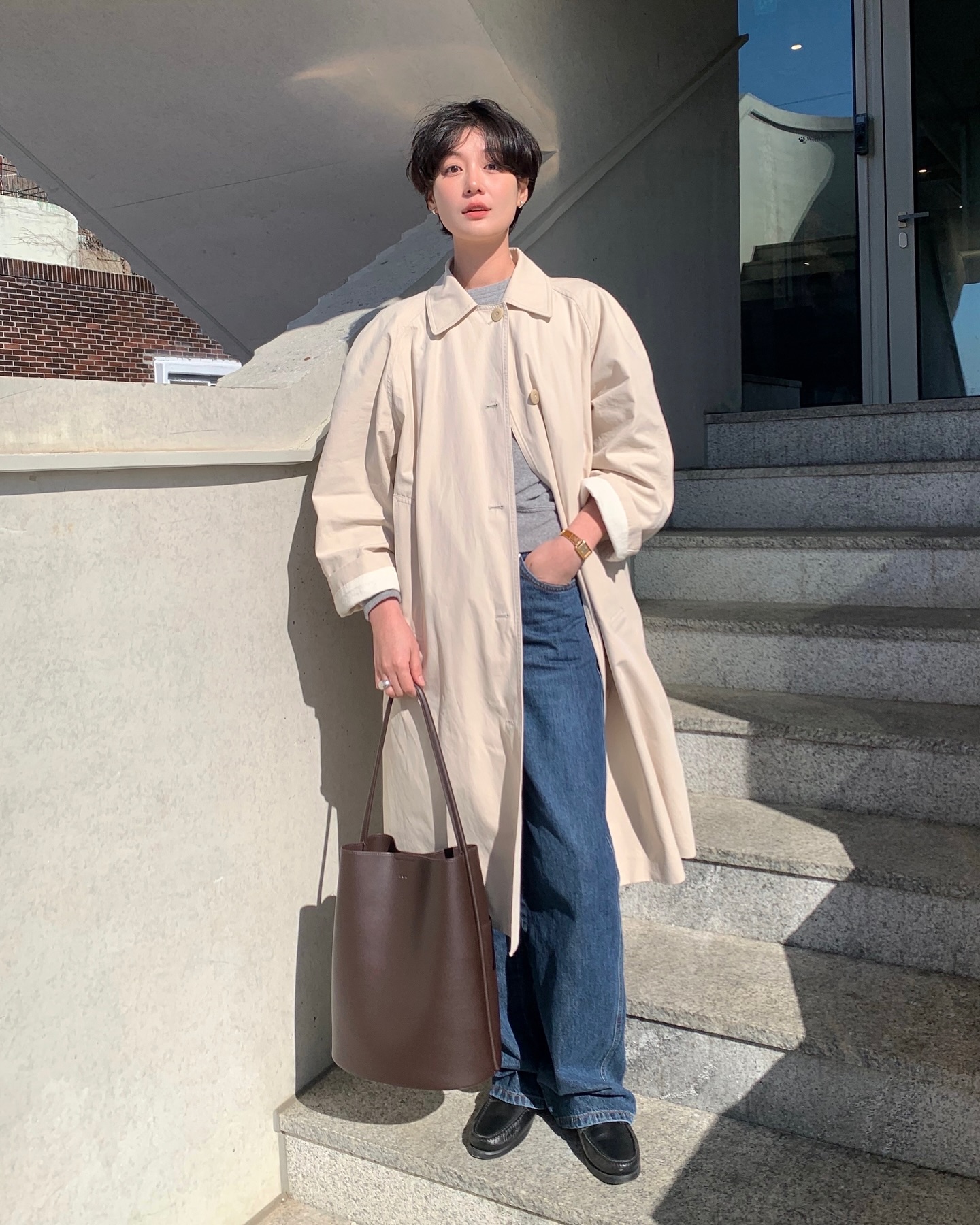 1761831859 127 Ket hop 4 kieu ao khoac nay voi quan jeans