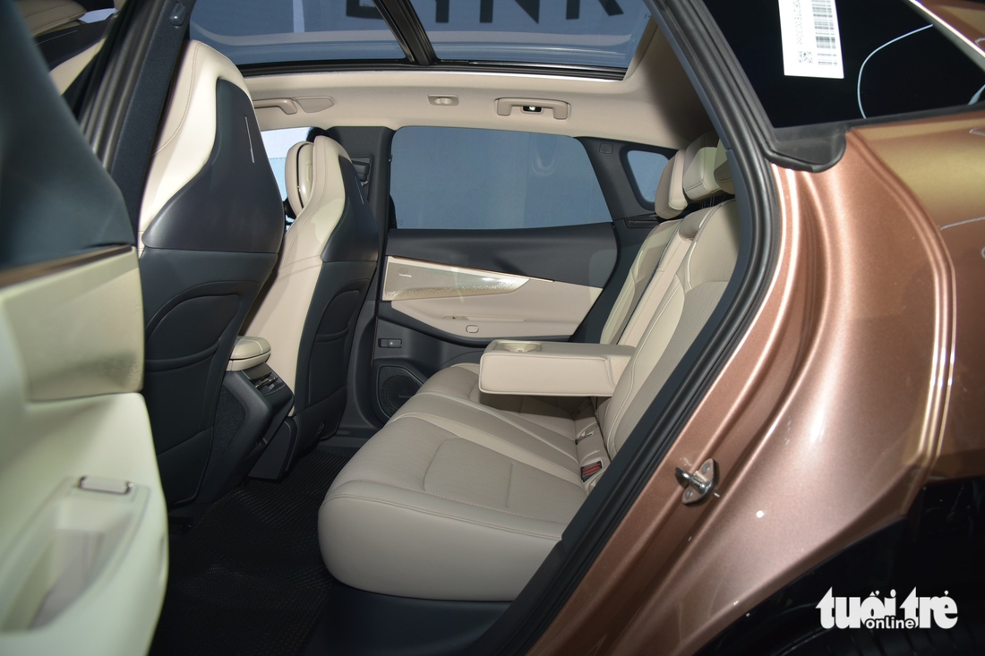 Lynk & Co 08 ra mắt Việt Nam: Giá từ 1,299 tỉ đồng, máy PHEV, chạy được 200km không cần xăng - Ảnh 10.