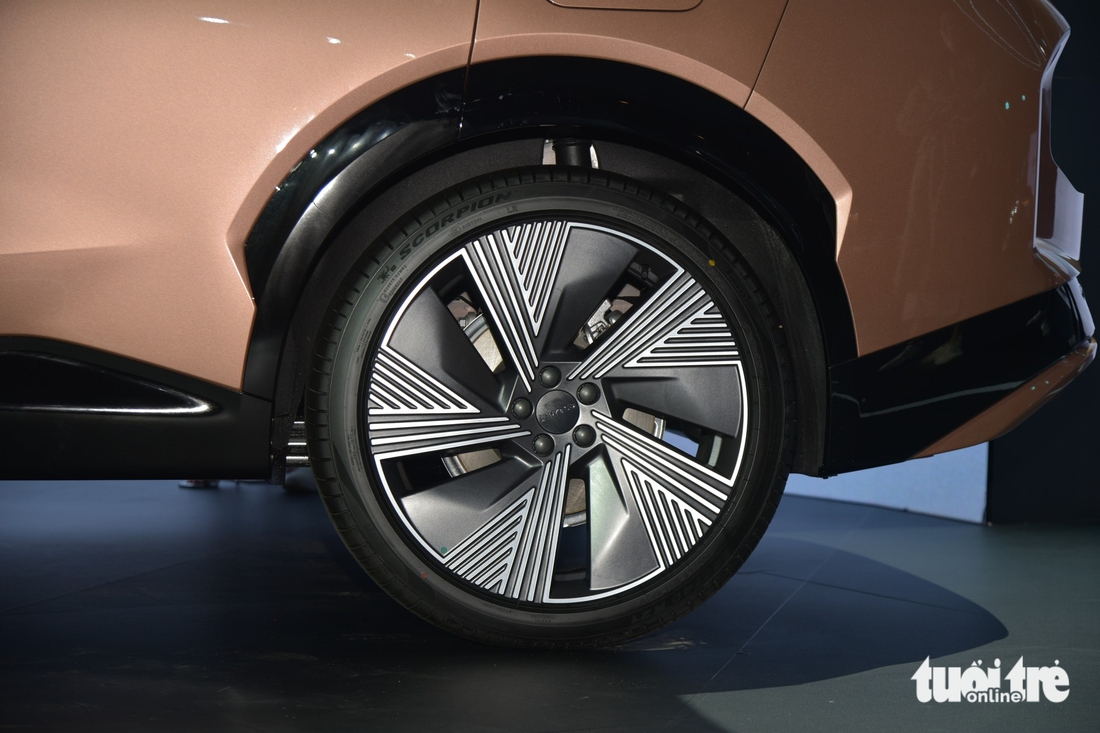 Lynk & Co 08 ra mắt Việt Nam: Giá từ 1,299 tỉ đồng, máy PHEV, chạy được 200km không cần xăng - Ảnh 11.