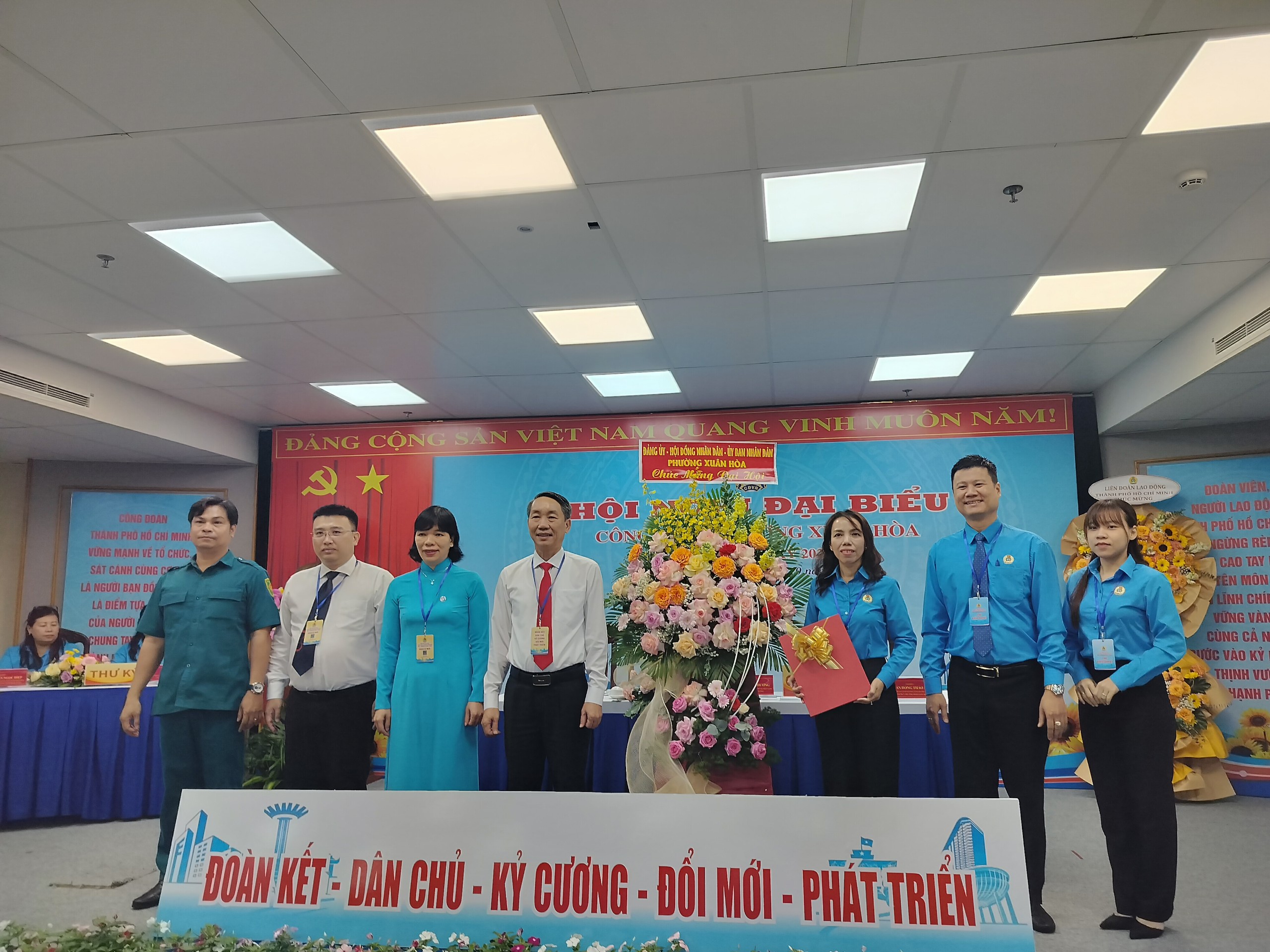 Bà Nguyễn Thị Mỹ Hương làm Chủ tịch Công đoàn phường Xuân Hòa 2 Bà Nguyễn Thị Mỹ Hương làm Chủ tịch Công đoàn phường Xuân Hòa, TP HCM - Ảnh 2.