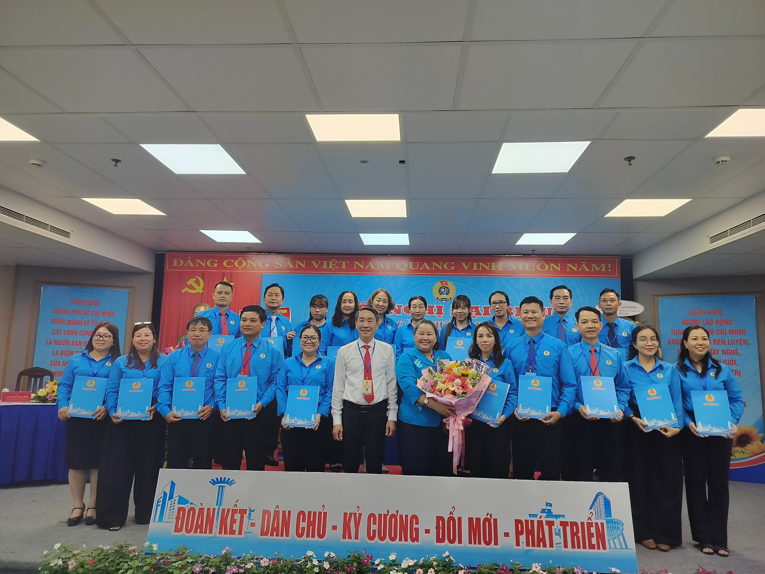 Bà Nguyễn Thị Mỹ Hương làm Chủ tịch Công đoàn phường Xuân Hòa 5 Bà Nguyễn Thị Mỹ Hương làm Chủ tịch Công đoàn phường Xuân Hòa, TP HCM - Ảnh 5.