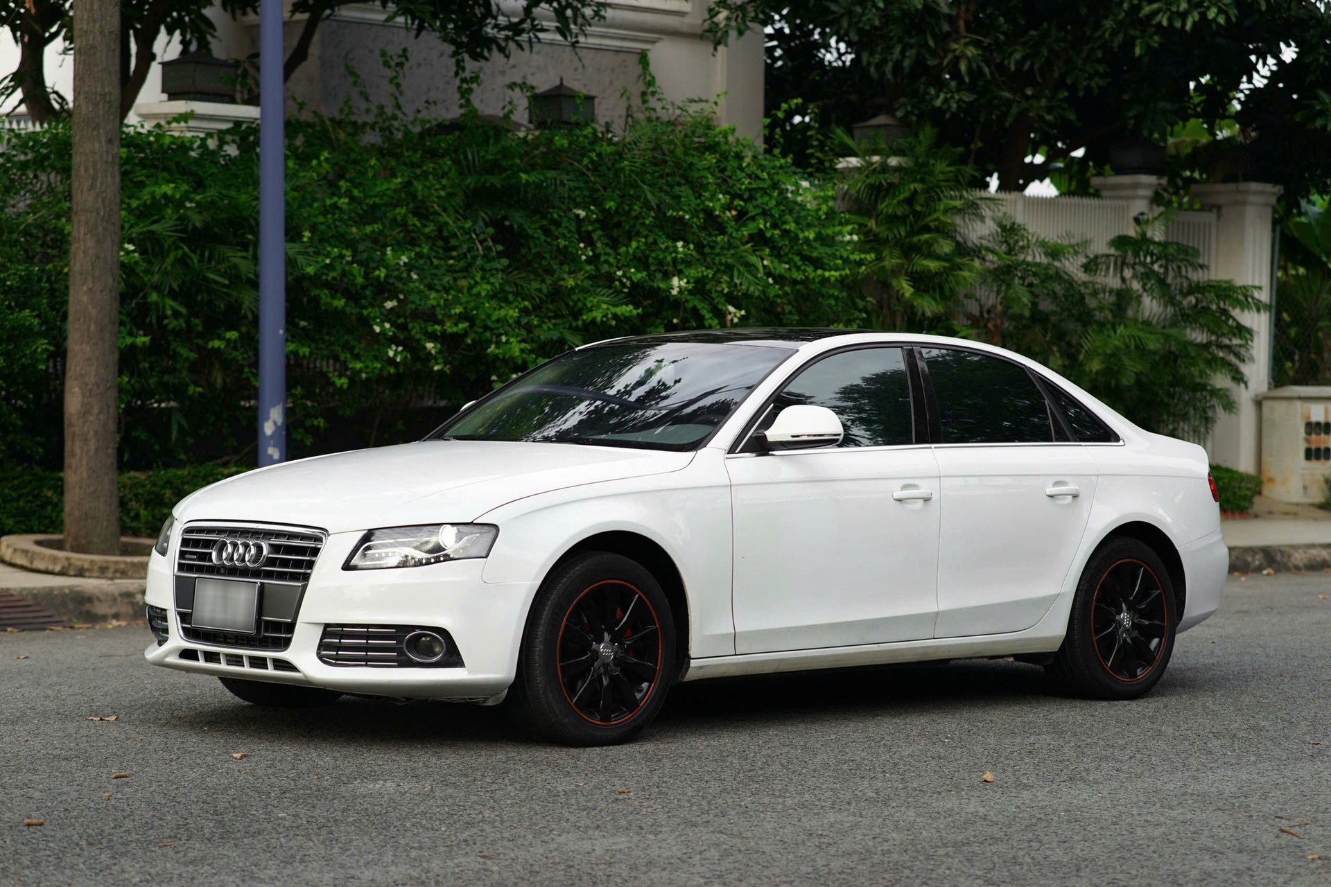 Xe sang Audi A4 dùng 17 năm, bán lại với giá rẻ hơn VinFast VF 3 - 10 Xe sang Audi A4 dùng 17 năm, bán lại với giá rẻ hơn VinFast VF 3 - 10