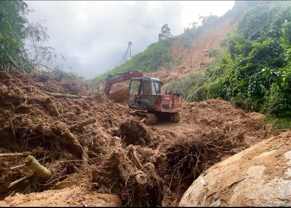 Khắc phục sạt lở ở Quảng Ngãi để ổn định đời sống người dân - Ảnh 7. Khắc phục sạt lở ở Quảng Ngãi để ổn định đời sống người dân - Ảnh 7.