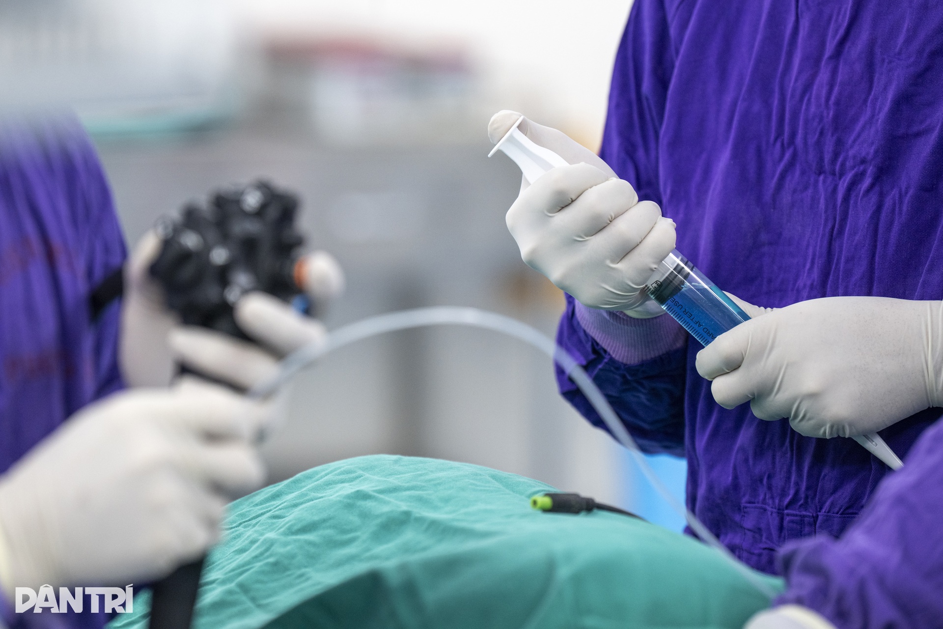 Xem bác sĩ thâm nhập dạ dày truy vết ung thư - 10