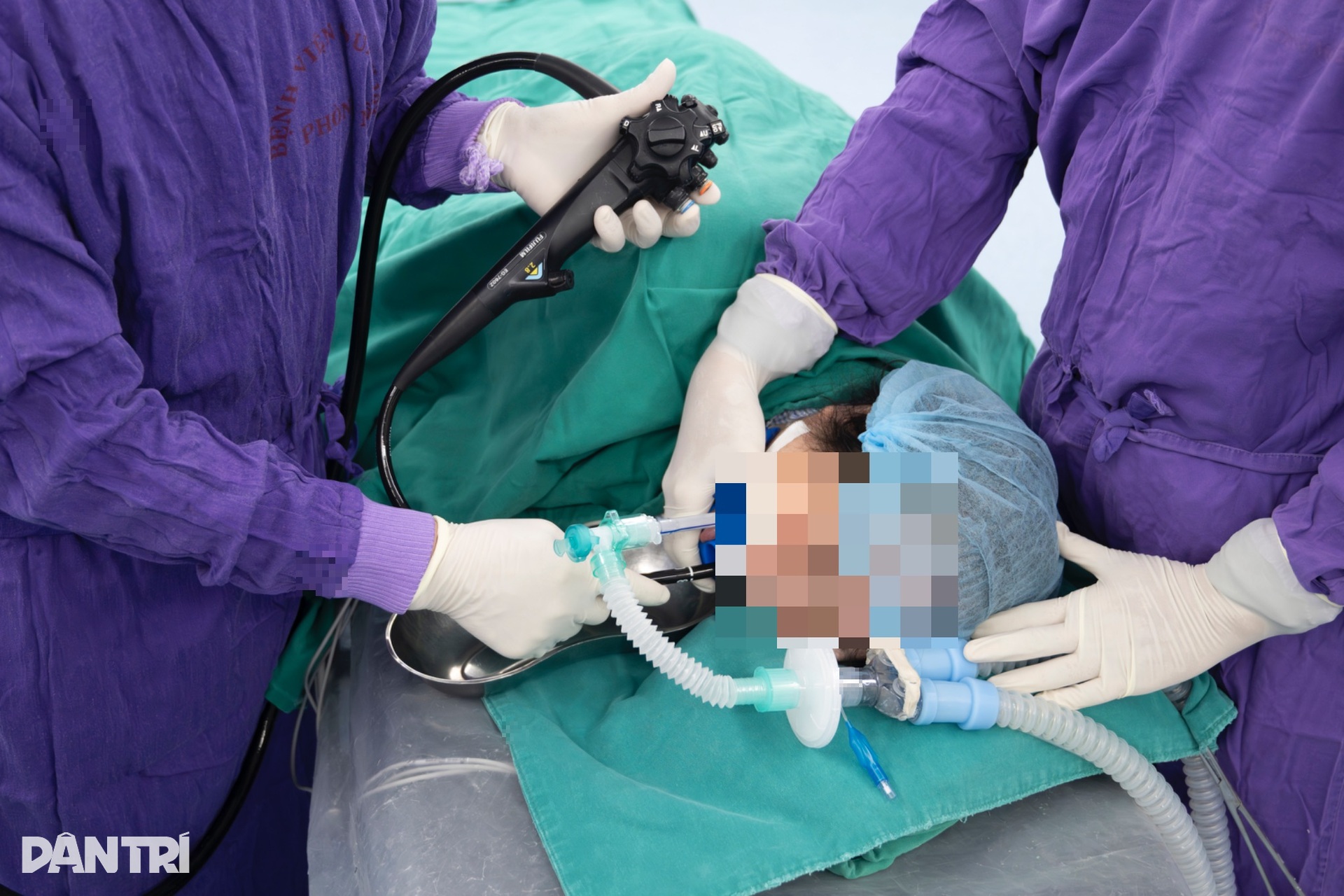 Xem bác sĩ thâm nhập dạ dày truy vết ung thư - 12