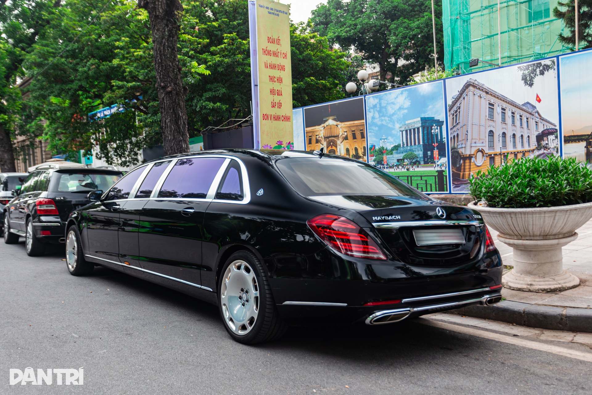 Cận cảnh S 650 Pullman giá 30 tỷ của đại gia Hà Nội, thay bộ lốp mất 4 ngày - 2