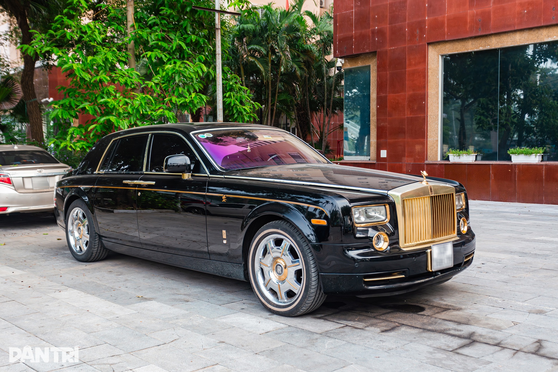 Cận cảnh S 650 Pullman giá 30 tỷ của đại gia Hà Nội, thay bộ lốp mất 4 ngày - 3