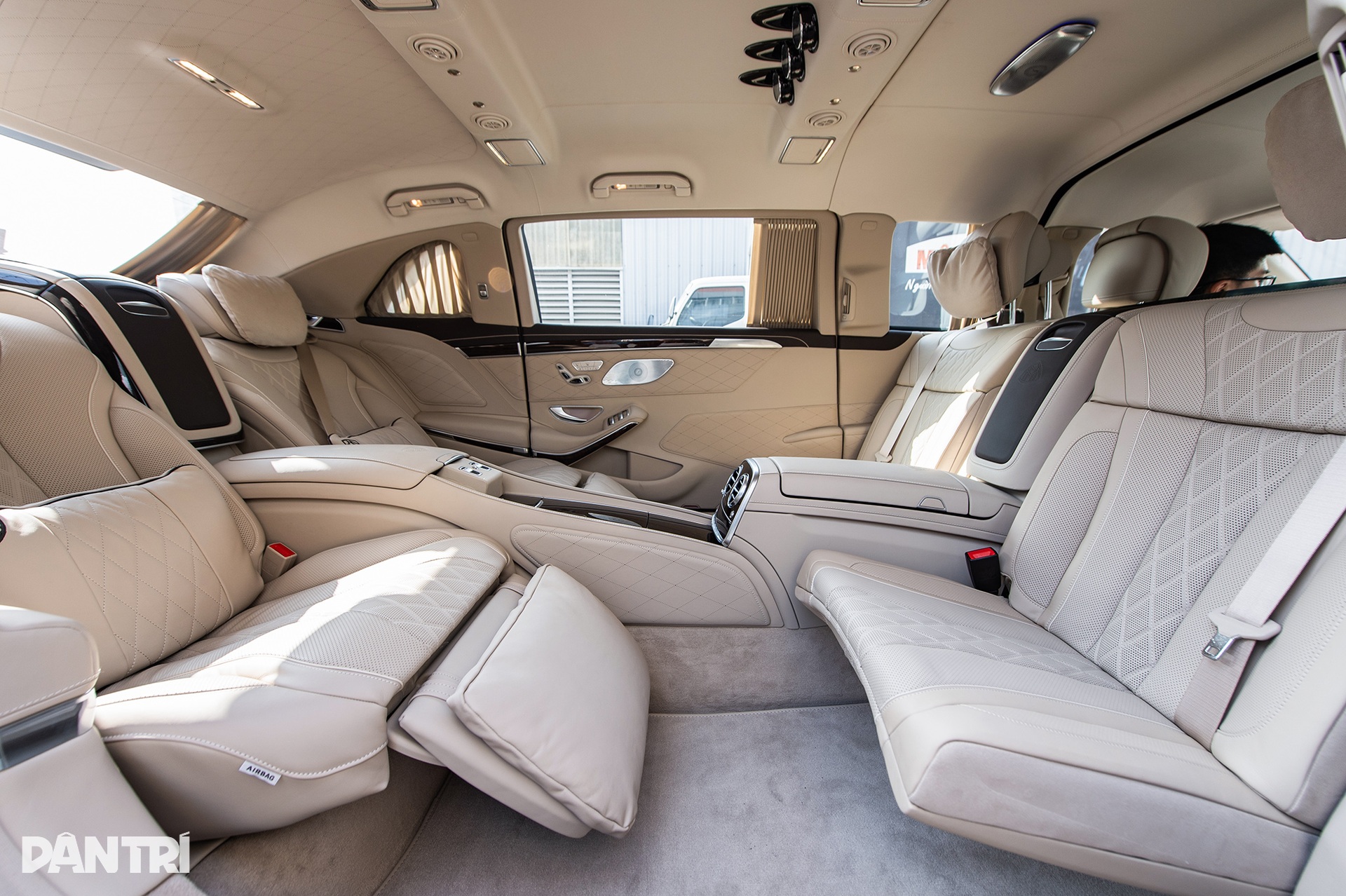 Cận cảnh S 650 Pullman giá 30 tỷ của đại gia Hà Nội, thay bộ lốp mất 4 ngày - 11