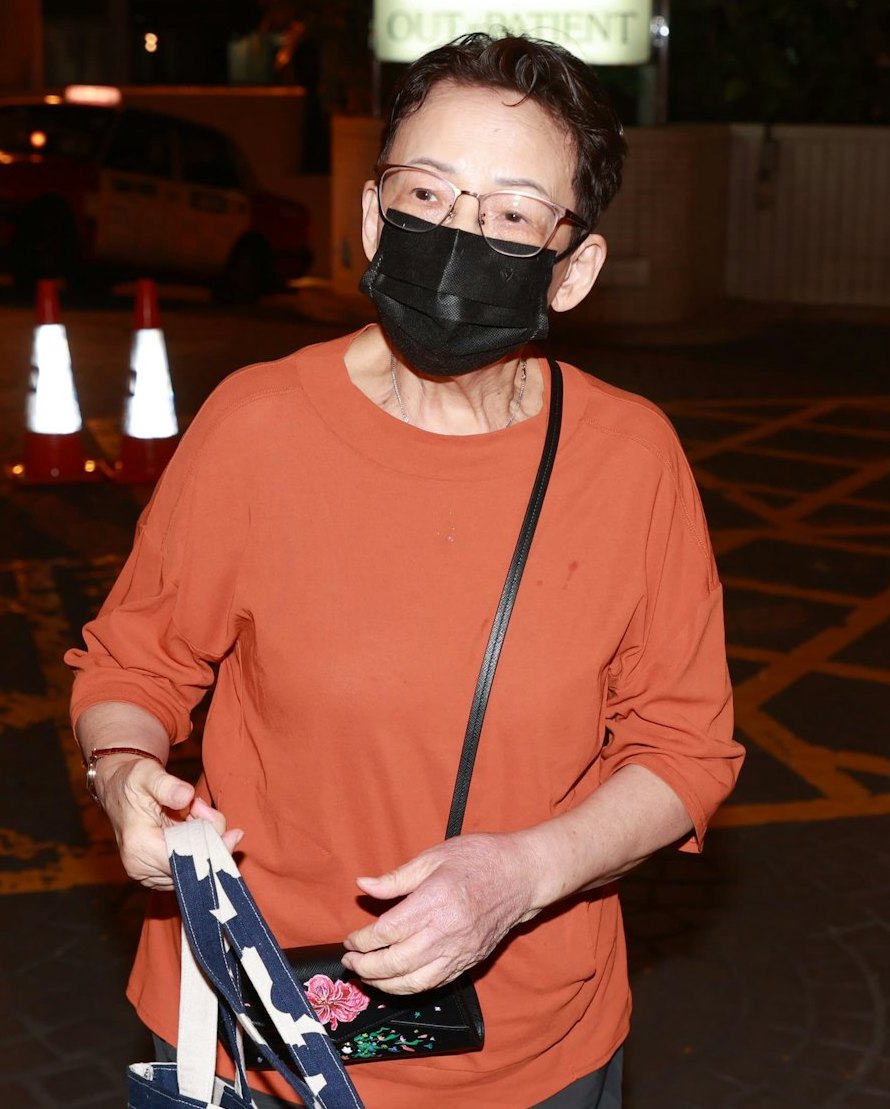 'Trùm vai phụ' Hứa Thiệu Hùng nguy kịch, loạt sao Hồng Kông tức tốc đến bệnh viện- Ảnh 4.