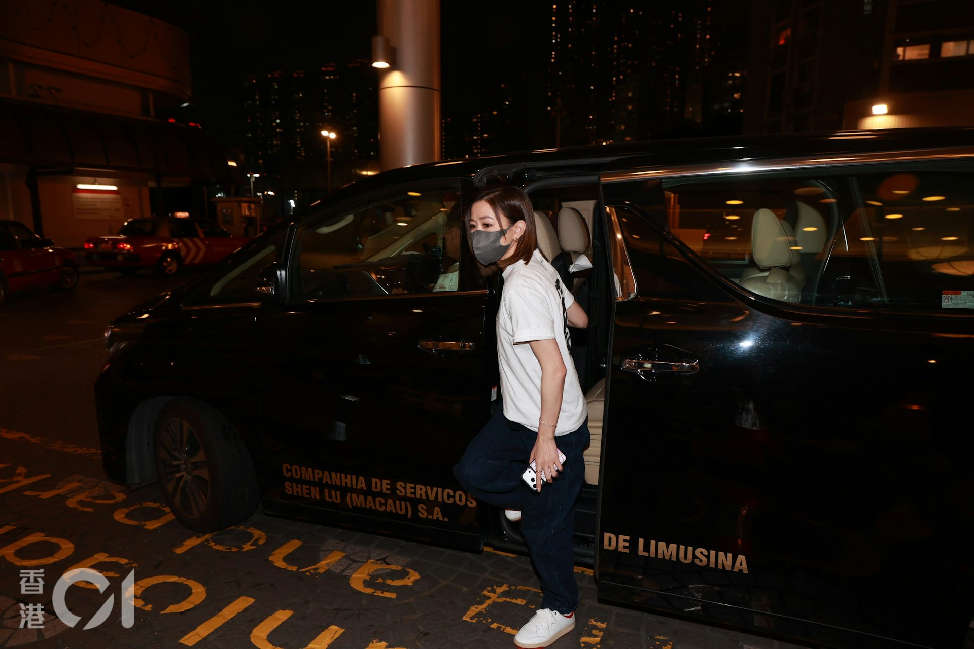 'Trùm vai phụ' Hứa Thiệu Hùng nguy kịch, loạt sao Hồng Kông tức tốc đến bệnh viện- Ảnh 5.