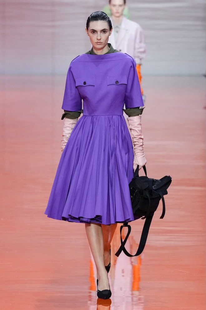 Khoe dáng với gam màu tím 10 Khoe dáng với gam màu tím - cách các nàng "bánh bèo" tỏa sáng - Ảnh 10.