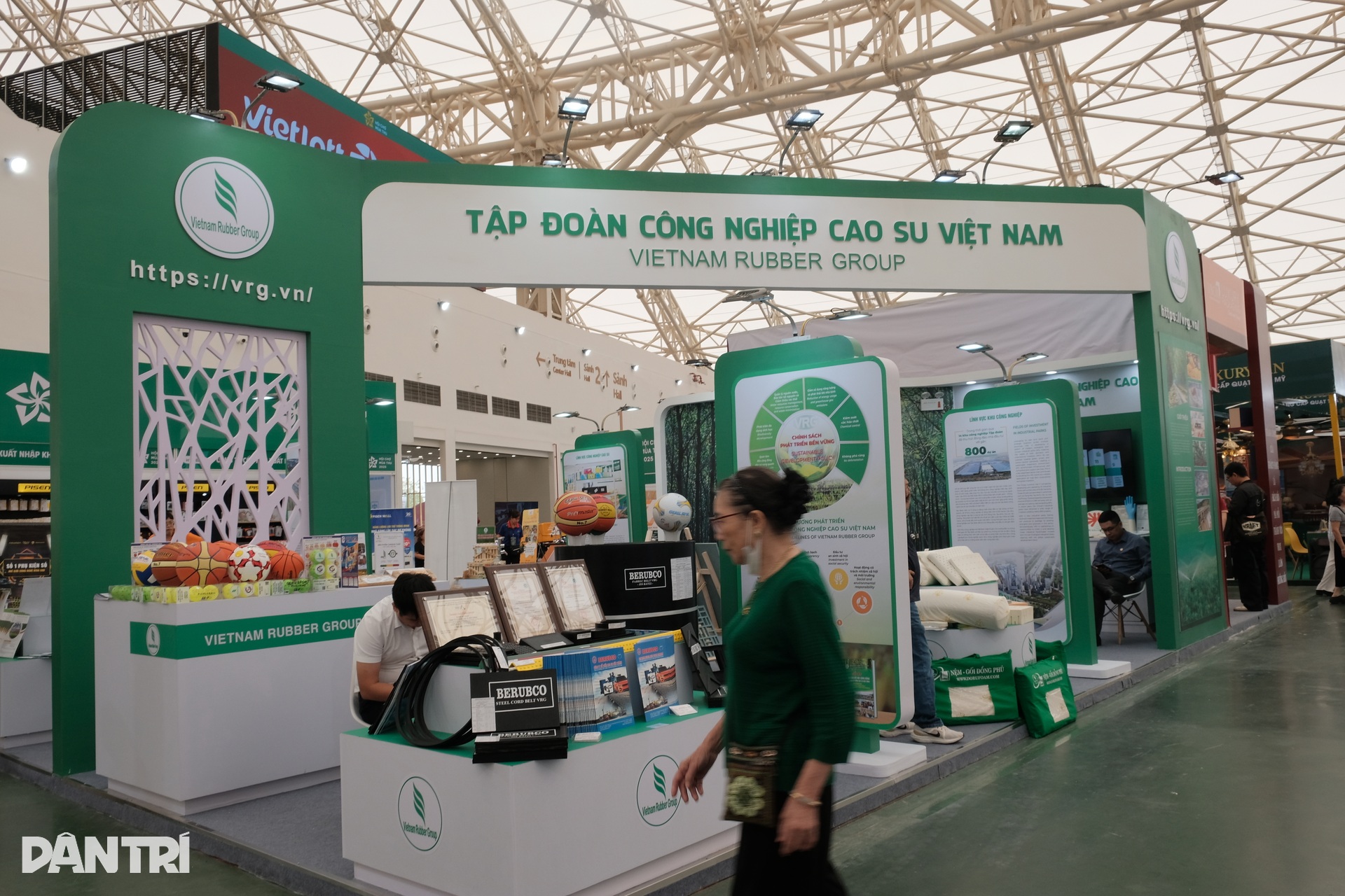 Các doanh nghiệp ông lớn mang gì đến Hội chợ Mùa Thu lần thứ nhất? - 9