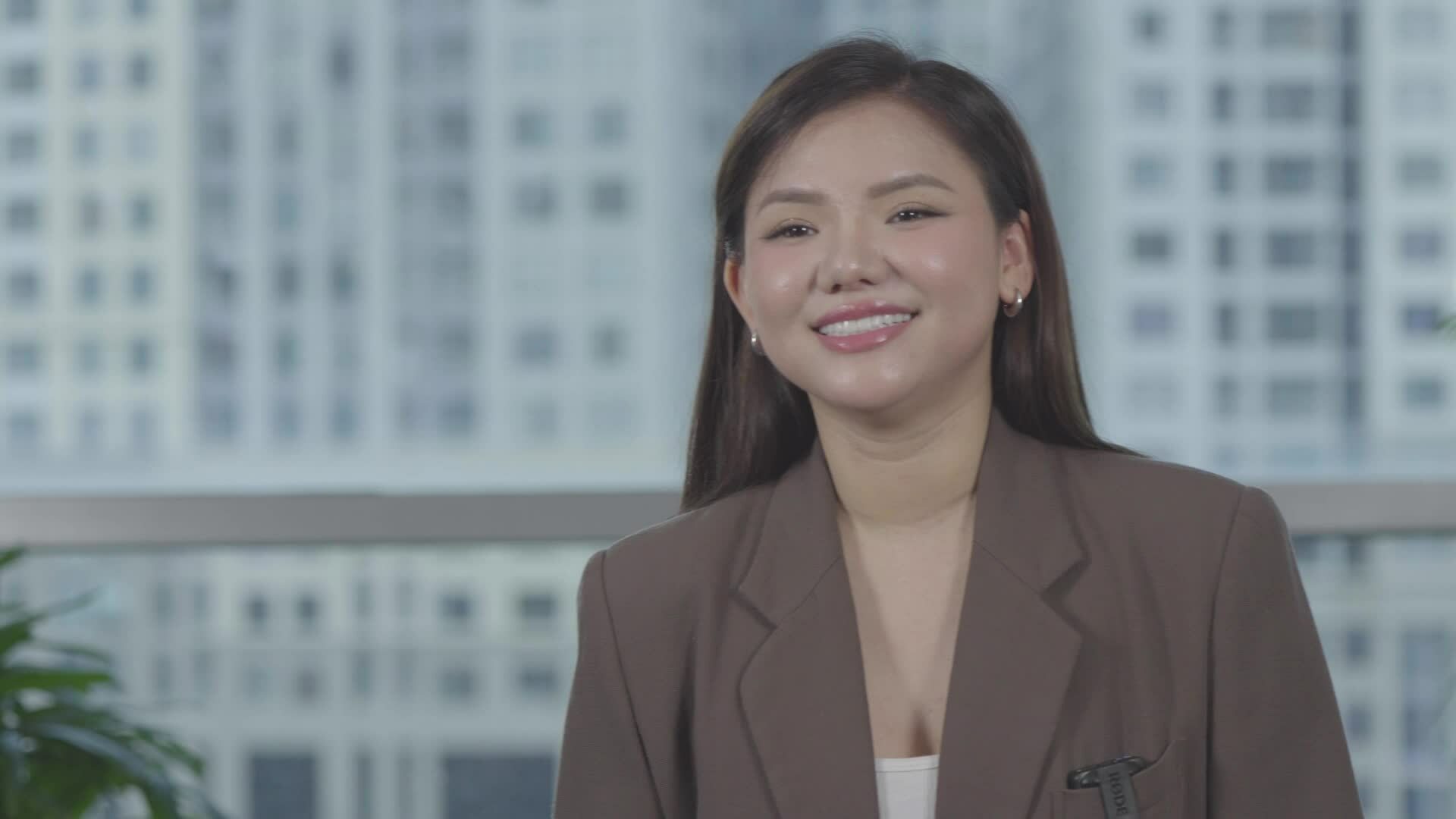 Myra Trần hát live một đoạn trong ca khúc "Symphony"