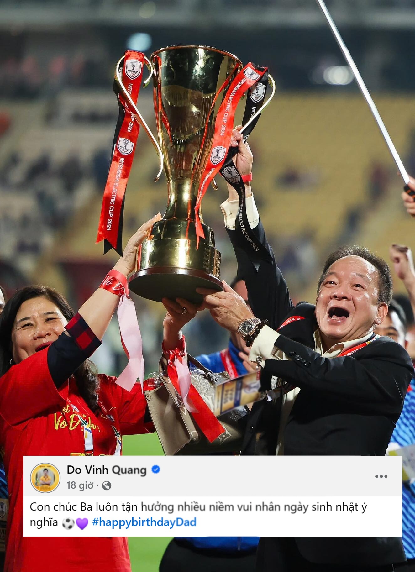 Sinh nhật Bầu Hiển có sự tham gia của đại gia đình. Đỗ Vinh Quang - chồng Đỗ Mỹ Linh gửi lời chúc đến bố: Con chúc ba luôn tận hưởng nhiều niềm vui nhân ngày sinh nhật ý nghĩa.