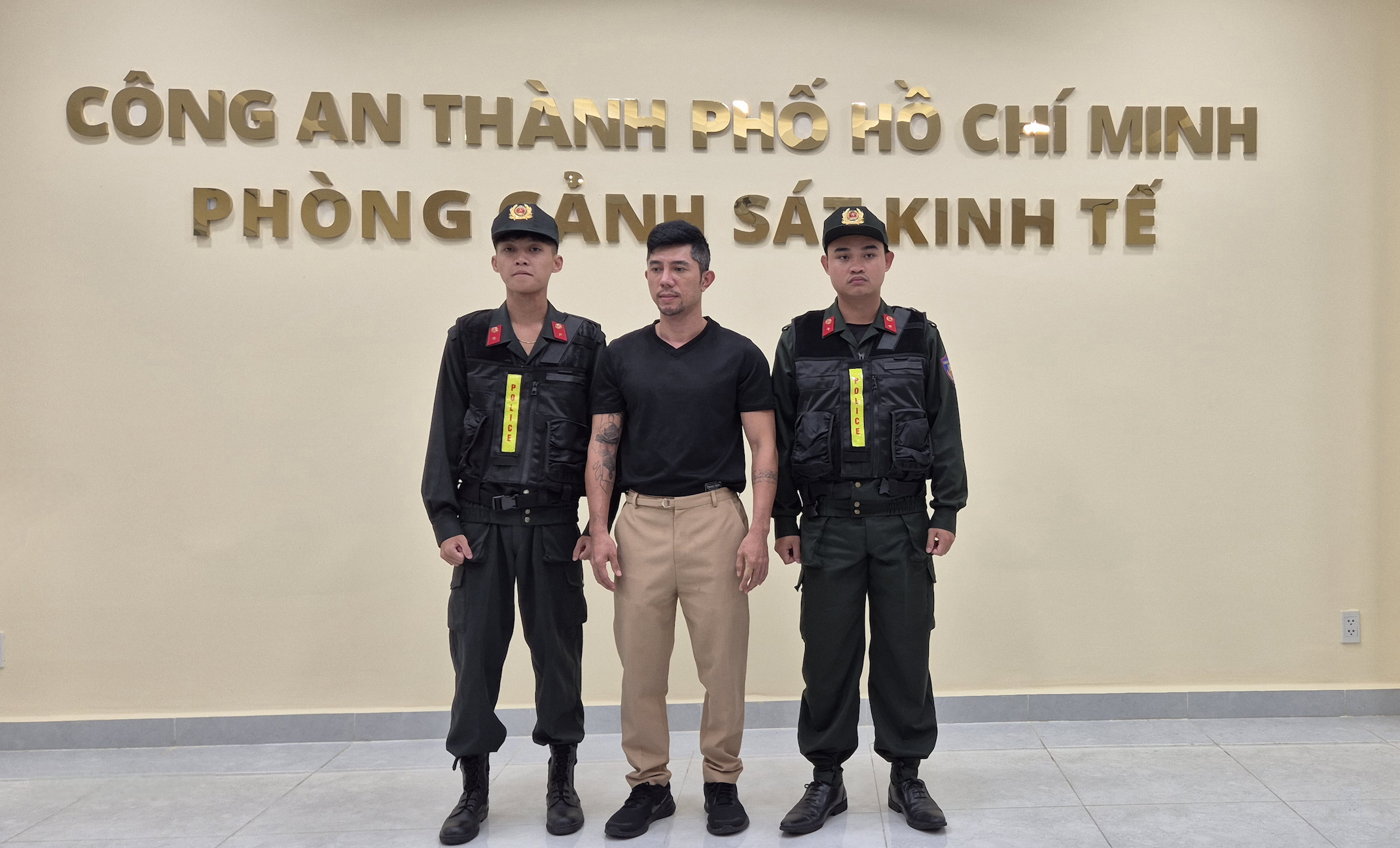 Người nhận 8 tỉ đồng "chạy án" cho Ngân 98 có phải là luật sư? 2 Người nhận 8 tỉ