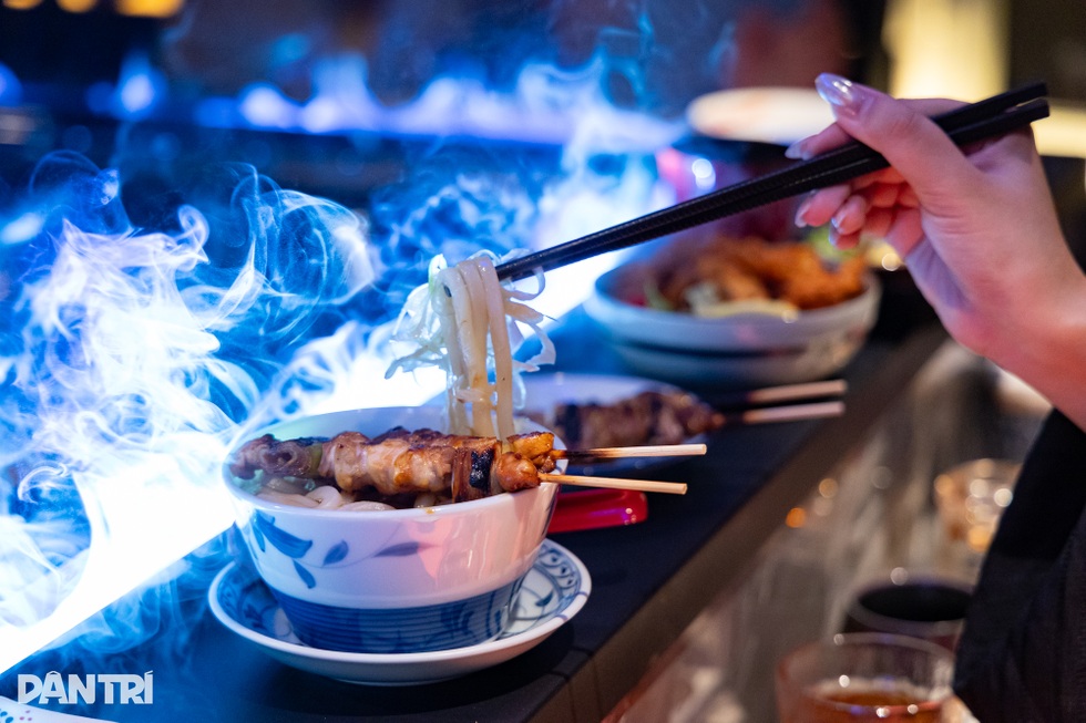 Quán ăn Nhật ở Hà Nội có lối vào bí mật, khách đến lách mình qua lối hẹp - 5