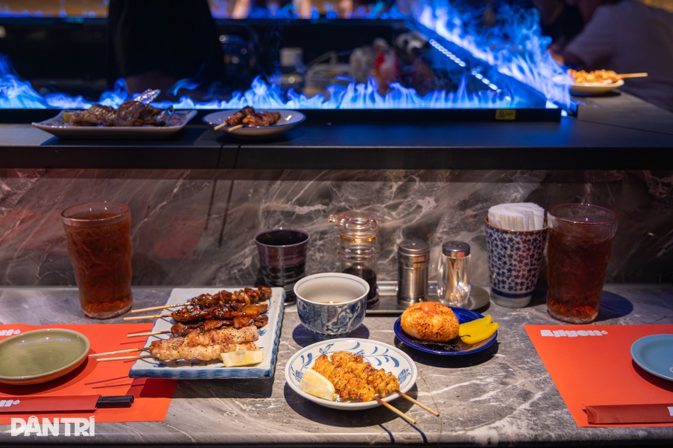 Quán ăn Nhật ở Hà Nội có lối vào bí mật, khách đến lách mình qua lối hẹp - 6