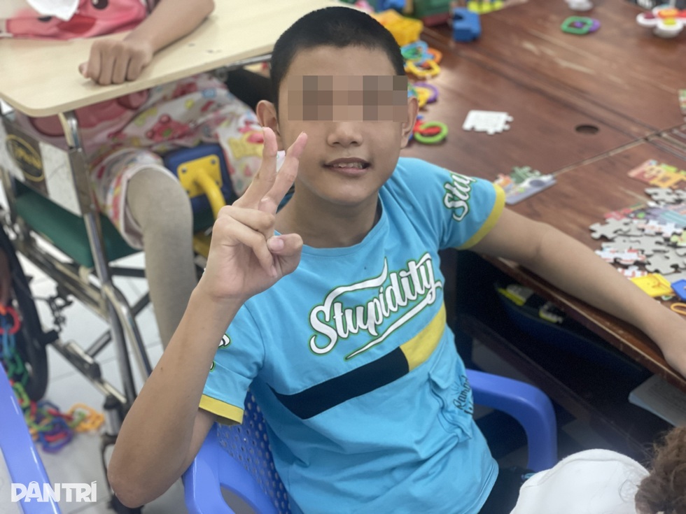 Lớp học đặc biệt giữa lòng bệnh viện gieo hy vọng cho trẻ em khiếm khuyết - 5