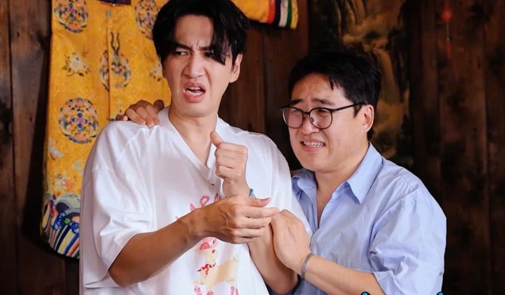 Tài tử Hàn Quốc nhắm mắt, toát mồ hôi khi ăn đuông dừa ở Việt Nam - 3