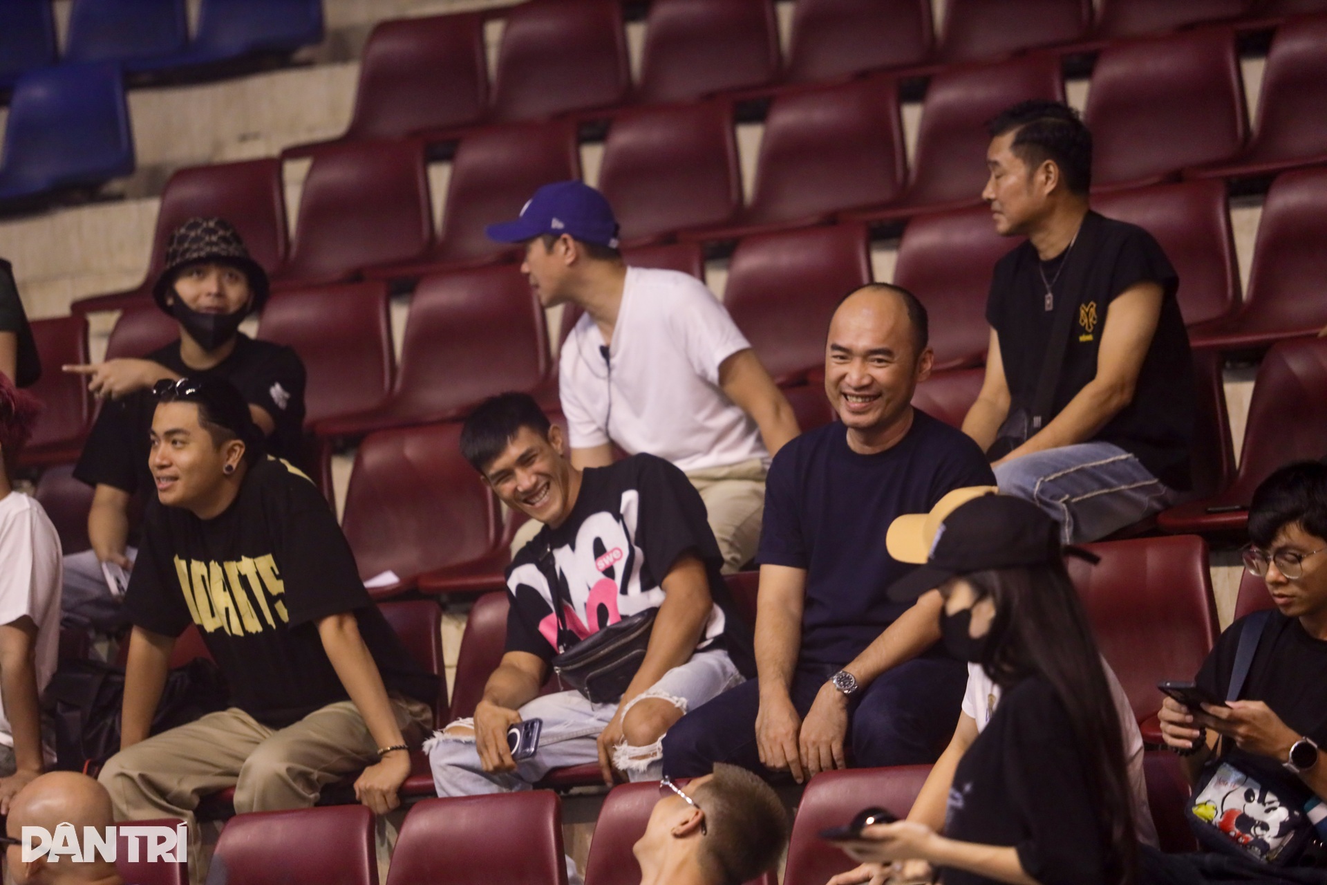 Gia tộc Anh tài sôi nổi tổng duyệt cho Tôi! Người Việt Nam tối nay - 11 Gia tộc Anh tài sôi nổi tổng duyệt cho Tôi! Người Việt Nam tối nay - 11