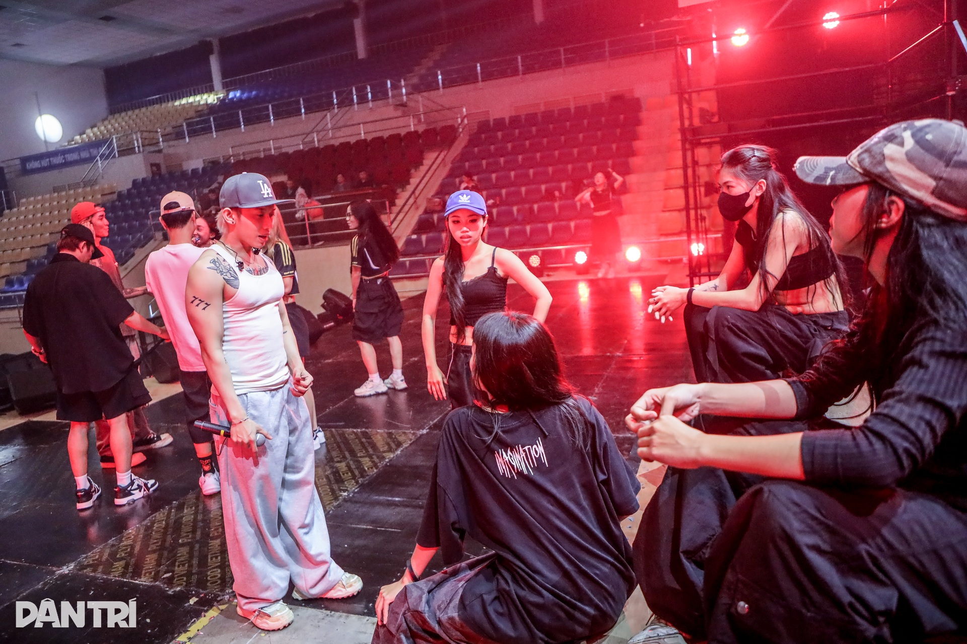 Gia tộc Anh tài sôi nổi tổng duyệt cho Tôi! Người Việt Nam tối nay - 13 Gia tộc Anh tài sôi nổi tổng duyệt cho Tôi! Người Việt Nam tối nay - 13