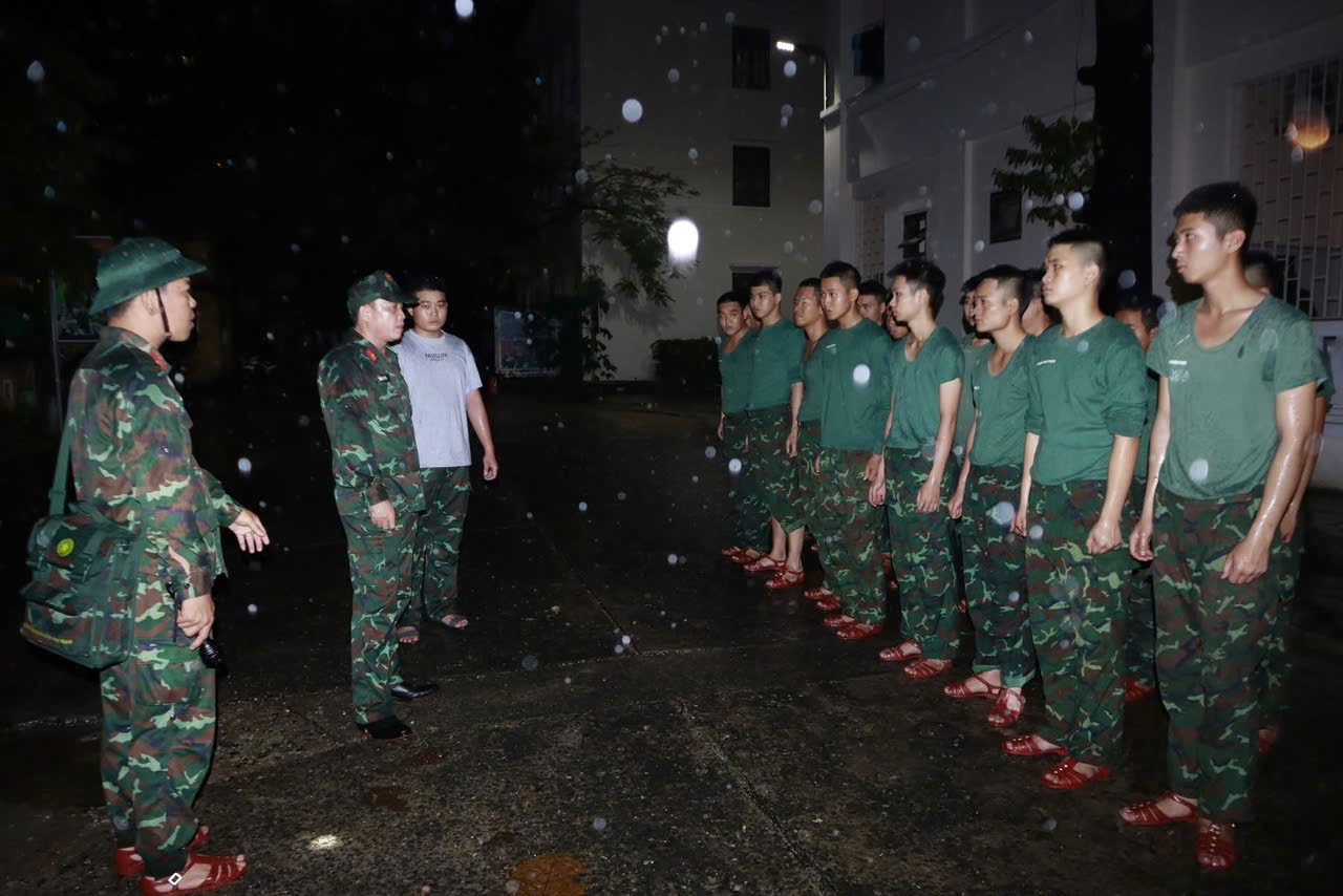 Lũ Đà Nẵng vượt mốc lịch sử 1964 , người dân kêu cứu trong đêm - Ảnh 5.