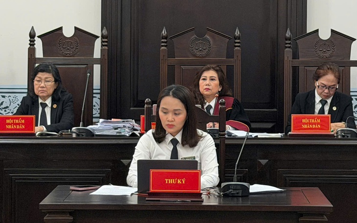 Tòa tuyên vợ và mẹ cố diễn viên Đức Tiến đều được nhận di sản - Ảnh 2.