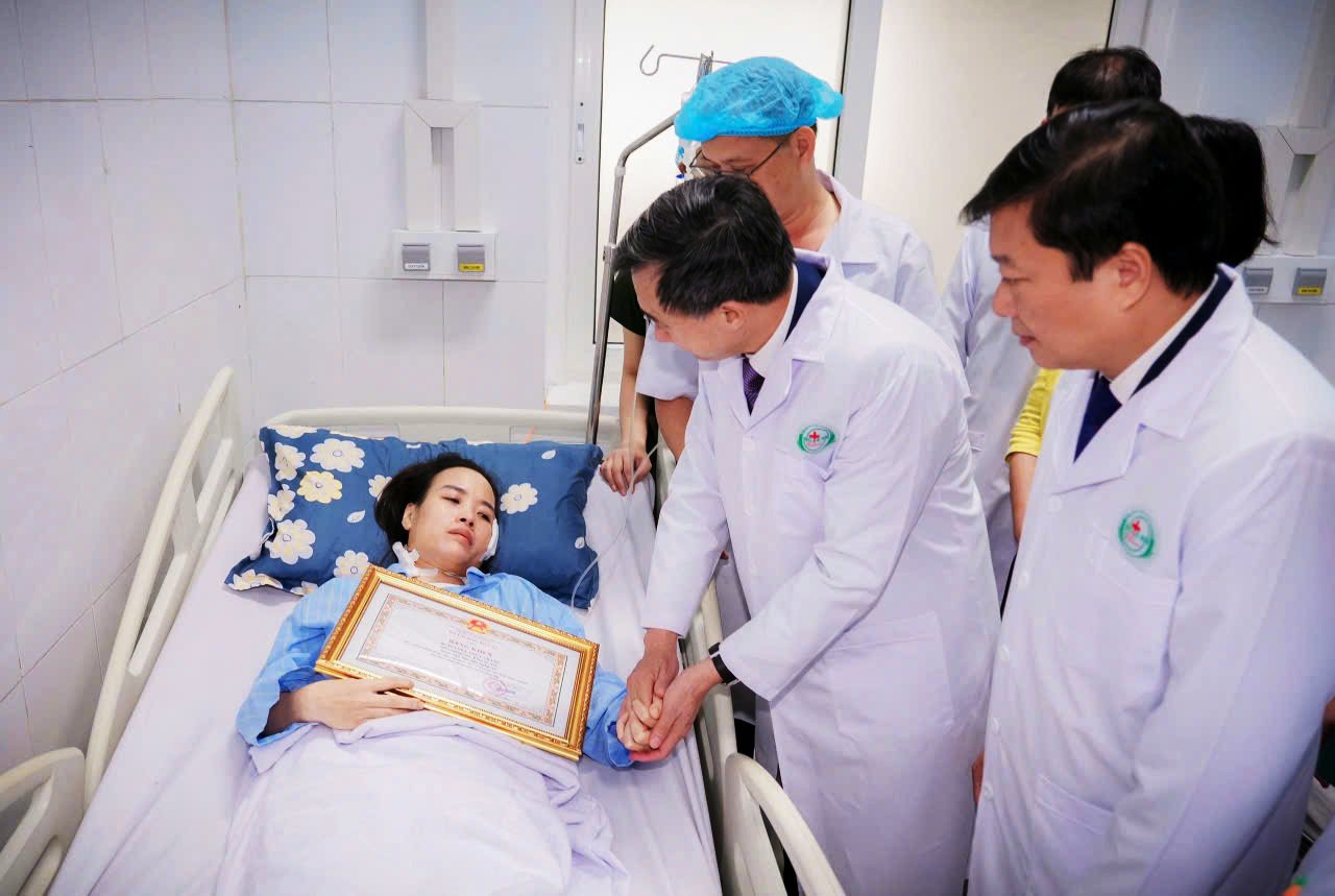 bằng khen - Ảnh 3.