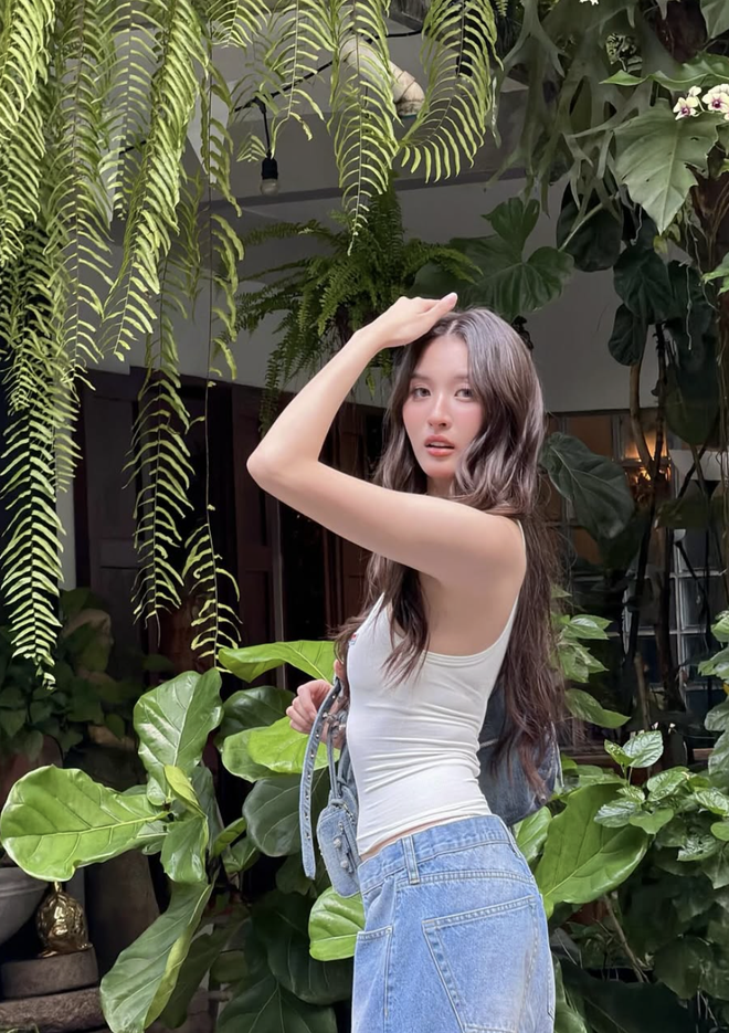 Áo tank top luôn được xem là món đồ 'dễ ghi điểm' 5 Áo tank top luôn được xem là món đồ 'dễ ghi điểm' - Ảnh 5.