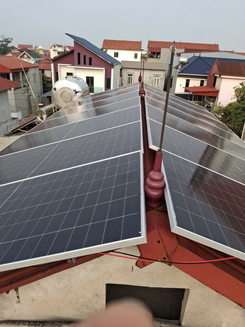 Lắp điện mặt trời mái nhà, giảm 80% tiền điện mỗi tháng - Ảnh 2.