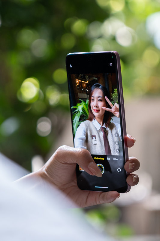 1761845311 218 smartphone giai tri da nang cho gioi tre