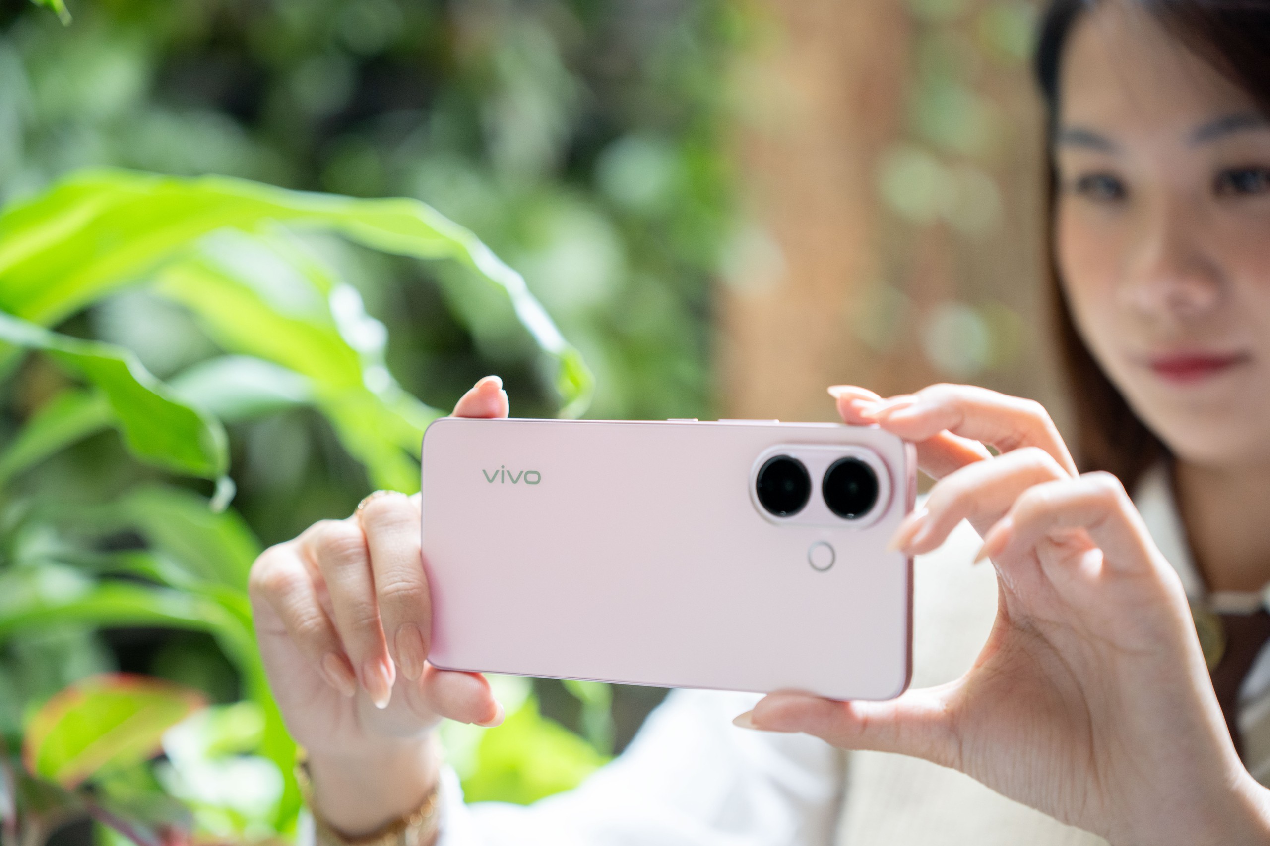 1761845312 735 smartphone giai tri da nang cho gioi tre