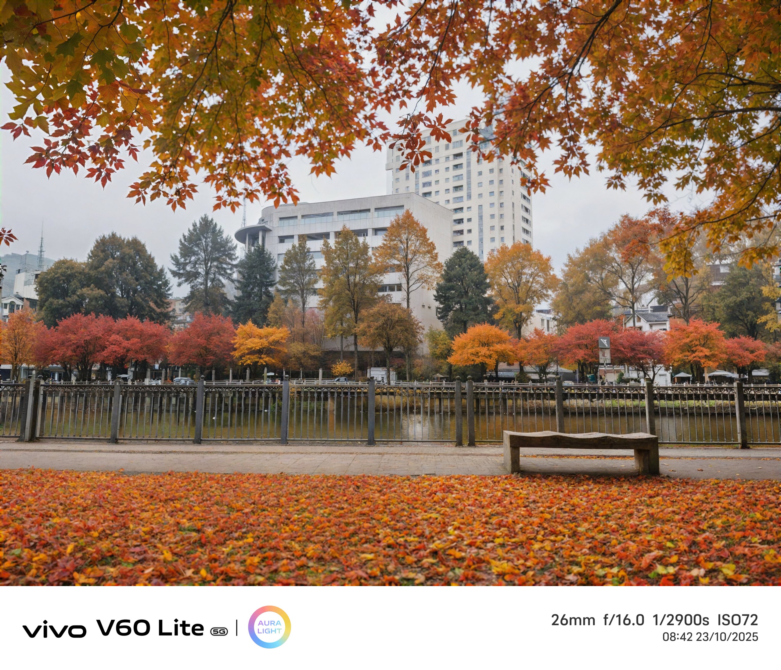 1761845318 216 smartphone giai tri da nang cho gioi tre